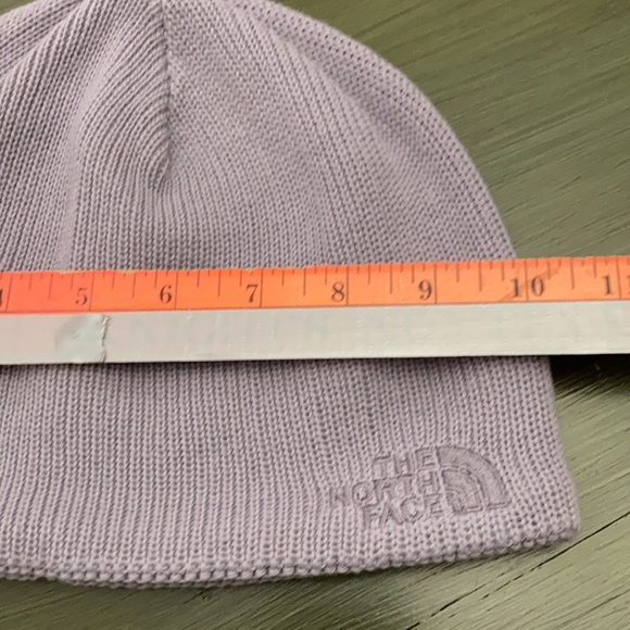 NWOT The Northface Lilac Beanie - Picture 6 of 8